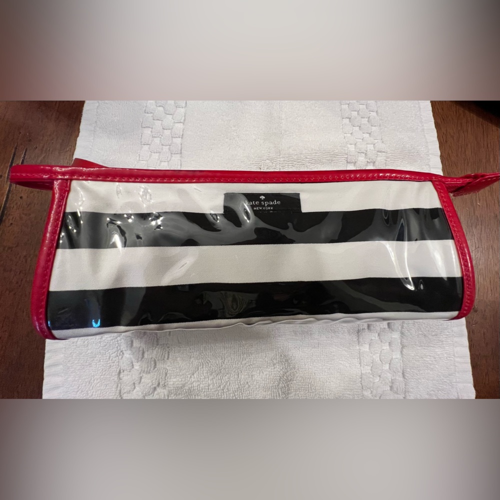 Kate Spade zipper bag.